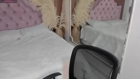 Maxine Minx online show from December 2025 11:00:02 PM