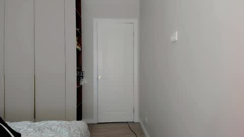 Mia online show from March 2026 07:15:01 AM