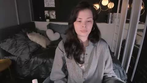 Snapshot of maya___muse chatting on June 2026 01:55:01 PM Maya online show from June 2026 01:55:01 PM