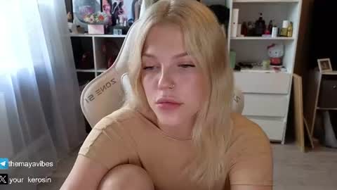 Snapshot of maya_blonde18 chatting on June 2026 03:33:01 AM Maya online show from June 2026 03:33:01 AM