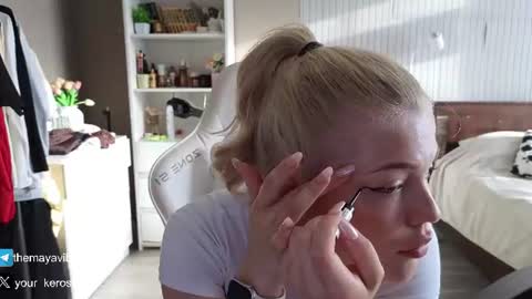 Snapshot of maya_blonde18 chatting on July 2026 03:43:01 AM Maya online show from July 2026 03:43:01 AM