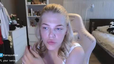 Snapshot of maya_blonde18 chatting on July 2026 03:53:02 AM Maya online show from July 2026 03:53:02 AM