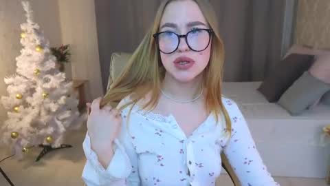 Snapshot of maya_lolly chatting on December 2024 04:36:01 PM Maya online show from December 2024 04:36:01 PM