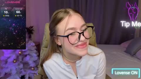 Snapshot of maya_lolly chatting on January 2025 01:28:01 PM Maya online show from January 2025 01:28:01 PM