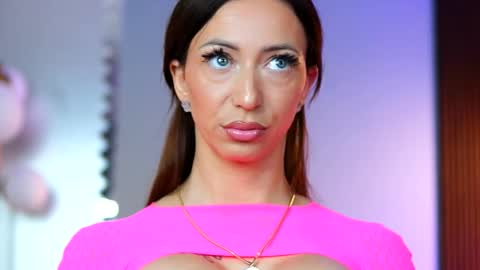 Snapshot of mayahipnoteyes chatting on September 2025 06:07:01 PM Maya online show from September 2025 06:07:01 PM
