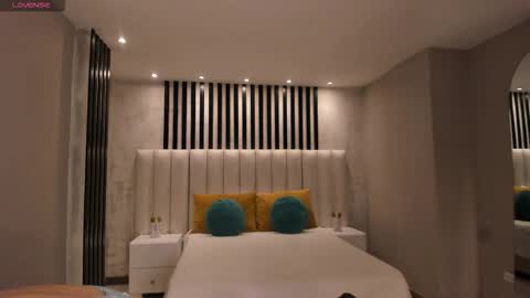 Snapshot of mayahoffman_ chatting on November 2025 11:10:03 AM M A Y A H O F F M A N online show from November 2025 11:10:03 AM