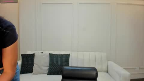 M A Y A    H O F F M A N online show from February 2026 11:14:02 AM