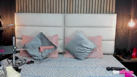 Snapshot of mayarusell01 chatting on January 2025 12:18:01 AM Nicolle Ruselle Hello my lovely schedule for great fun from 630 am and end 800 pm Colombian time I wait for you online show from January 2025 12:18:01 AM