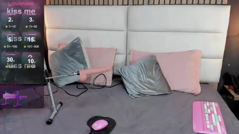 Snapshot of mayarusell01 chatting on January 2025 04:00:02 PM Nicolle Ruselle Hello my lovely schedule for great fun from 630 am and end 800 pm Colombian time I wait for you online show from January 2025 04:00:02 PM