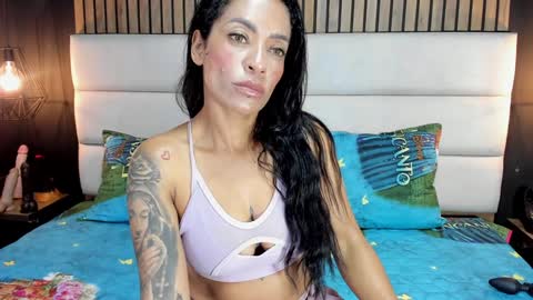 Snapshot of mayarusell01 chatting on January 2025 04:24:01 PM Nicolle Ruselle Hello my lovely schedule for great fun from 630 am and end 800 pm Colombian time I wait for you online show from January 2025 04:24:01 PM