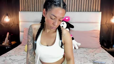 Snapshot of mayarusell01 chatting on January 2025 11:22:01 AM Nicolle Ruselle Hello my lovely schedule for great fun from 630 am and end 800 pm Colombian time I wait for you online show from January 2025 11:22:01 AM