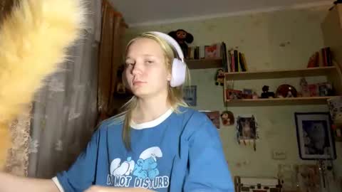 Snapshot of maybelleensminger chatting on October 2025 04:15:02 PM Lola online show from October 2025 04:15:02 PM