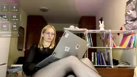 Snapshot of maybelleensminger chatting on November 2025 04:06:01 PM Lola online show from November 2025 04:06:01 PM