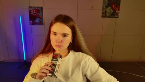 maybloom_ online show from November 2025 09:20:01 AM