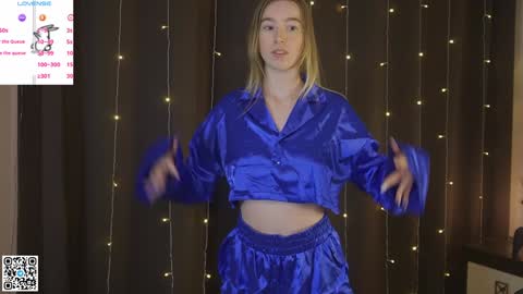 Violet online show from December 2024 02:31:02 AM