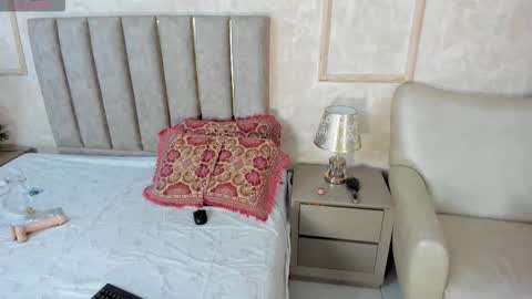 Snapshot of mayevanss chatting on November 2025 07:27:02 PM mayevanss online show from November 2025 07:27:02 PM