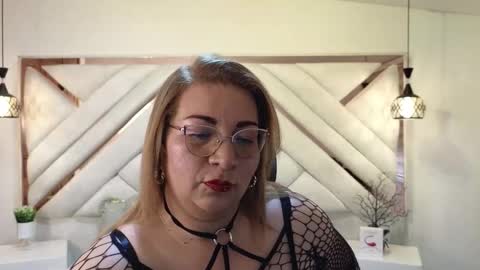 Snapshot of maylinleee chatting on February 2025 07:42:02 PM Mailyn online show from February 2025 07:42:02 PM