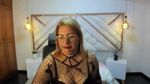 Snapshot of maylinleee chatting on February 2025 11:23:02 PM Mailyn online show from February 2025 11:23:02 PM