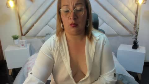 Snapshot of maylinleee chatting on March 2025 01:50:02 AM Mailyn online show from March 2025 01:50:02 AM