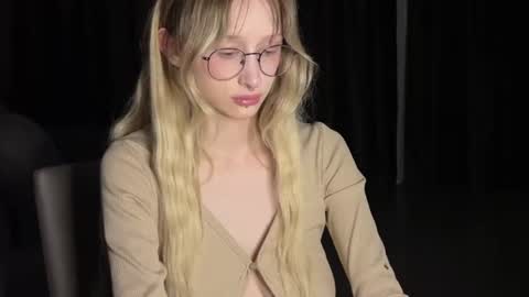 mayvi_cold online show from June 2026 07:23:01 PM