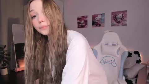 Snapshot of mayya_cuute chatting on February 2025 03:35:02 AM Mila online show from February 2025 03:35:02 AM