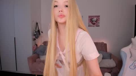 Snapshot of mayya_cuute chatting on September 2025 05:12:01 AM Mila online show from September 2025 05:12:01 AM