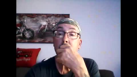 Snapshot of meathome3 chatting on May 2026 06:09:01 PM me at home online show from May 2026 06:09:01 PM
