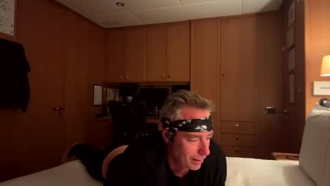 Meau Lest online show from October 2025 11:06:02 PM