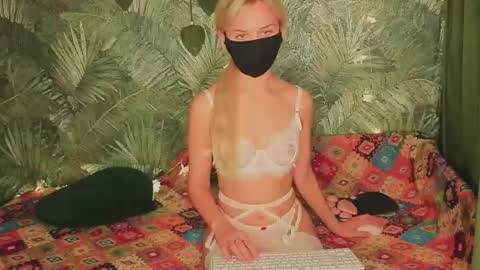 meeeewmeeeeow online show from October 2025 10:17:02 PM