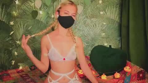 meeeewmeeeeow online show from October 2025 08:32:01 PM