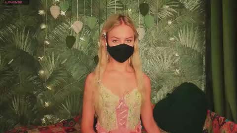 meeeewmeeeeow online show from November 2025 04:01:01 AM