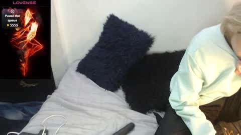 Megan and sophi online show from November 2025 01:33:02 AM