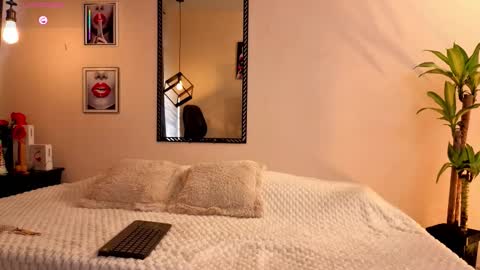 megan do santos online show from September 2025 07:39:02 PM