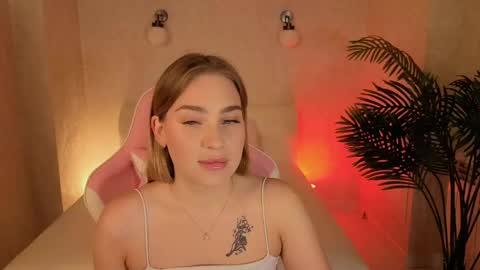 Snapshot of megan_gonzalezz chatting on May 2026 01:00:01 AM Megan online show from May 2026 01:00:01 AM