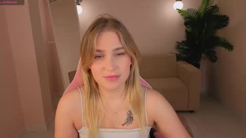 Snapshot of megan_gonzalezzz chatting on May 2026 01:33:02 AM megan_gonzalezzz online show from May 2026 01:33:02 AM
