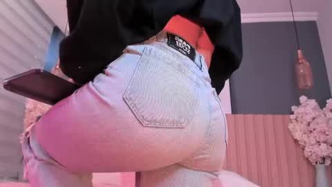     online show from February 2025 12:01:02 PM