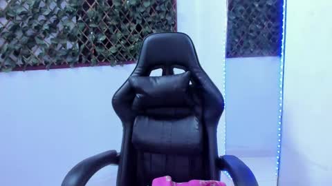 megan white 01  online show from February 2025 07:06:01 AM