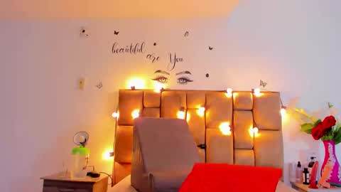 megan white 01  online show from September 2025 01:38:02 AM