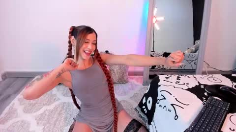 Emma Cyrus online show from February 2026 11:21:02 PM