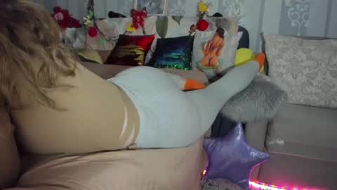 Nicki--------- Welcome to my Room online show from February 2025 05:58:01 PM