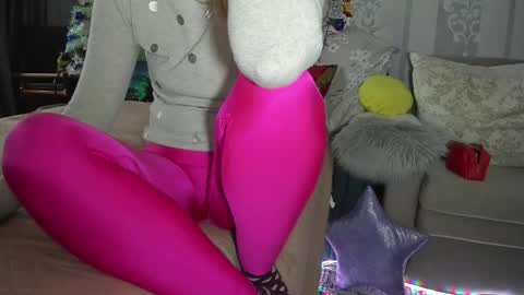 Nicki--------- Welcome to my Room online show from December 2025 08:32:02 AM