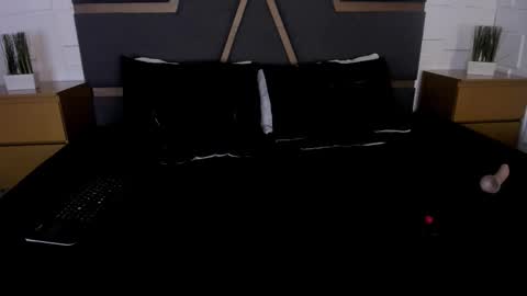 Megan Hofman online show from November 2025 07:47:01 PM