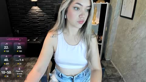 Snapshot of megann_hill chatting on December 2024 11:55:02 AM Megan online show from December 2024 11:55:02 AM