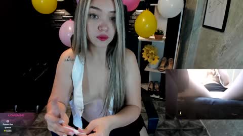 Snapshot of megann_hill chatting on January 2025 03:49:01 PM Megan online show from January 2025 03:49:01 PM