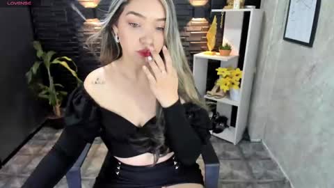 Snapshot of megann_hill chatting on February 2025 12:28:01 PM Megan online show from February 2025 12:28:01 PM