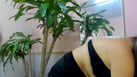 Snapshot of megann_hill chatting on September 2025 12:40:01 PM Megan online show from September 2025 12:40:01 PM
