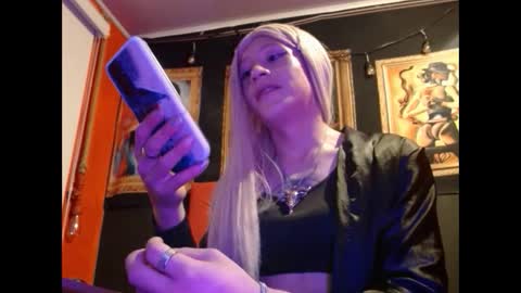 Snapshot of megannixx chatting on October 2025 04:42:01 AM megannixx online show from October 2025 04:42:01 AM