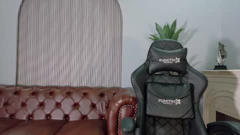 Snapshot of meggan_luxx chatting on July 2026 11:05:02 AM MEGGAN LUXX online show from July 2026 11:05:02 AM