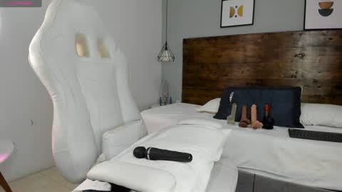 Meghan  online show from January 2025 12:54:02 PM