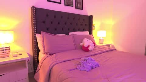 meiis3 online show from November 2025 10:21:01 PM